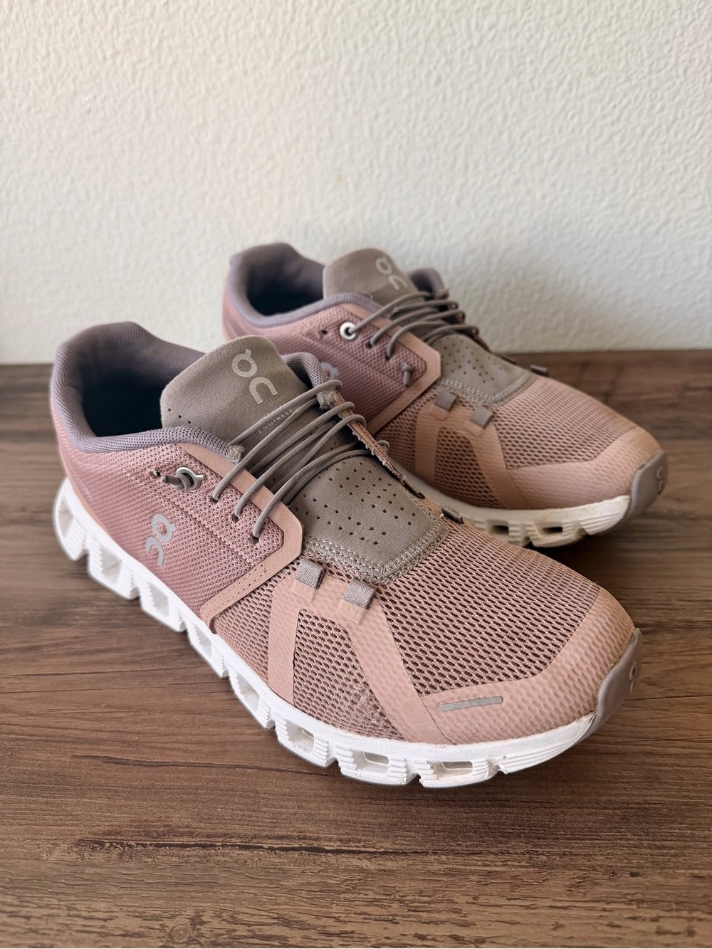 On Women's Cloud 5 Running Shoes Sneakers in Rosebrown/Fog (Size: 8.5 Wide-D)